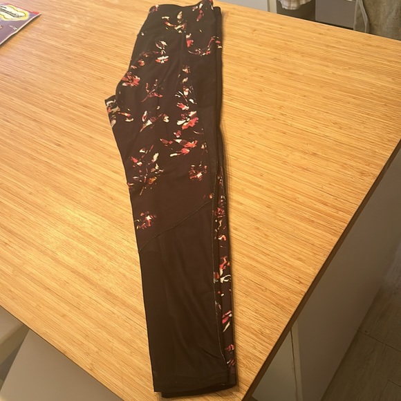 Ardene flower legging - Picture 2 of 3